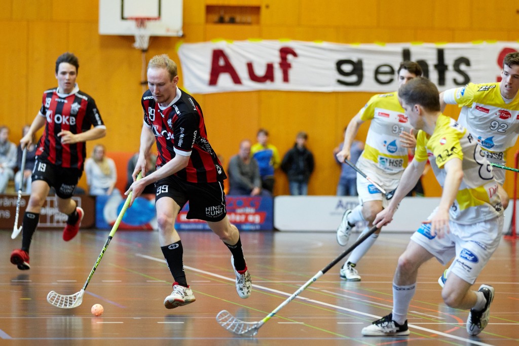 Roman Zurmühle im Einsatz an den Aufstiegsspielen gegen den UHC Thun (Foto: Michael Peter)