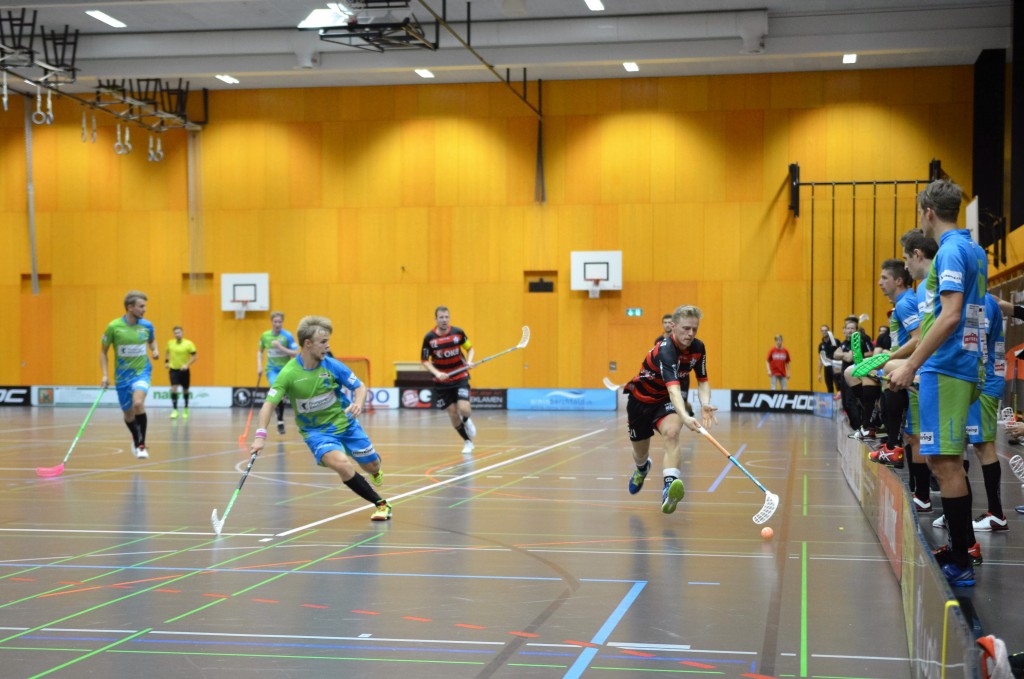 Björn von Rotz im Einsatz für Ad Astra gegen Floorball Thurgau (Foto: Simon Abächerli)