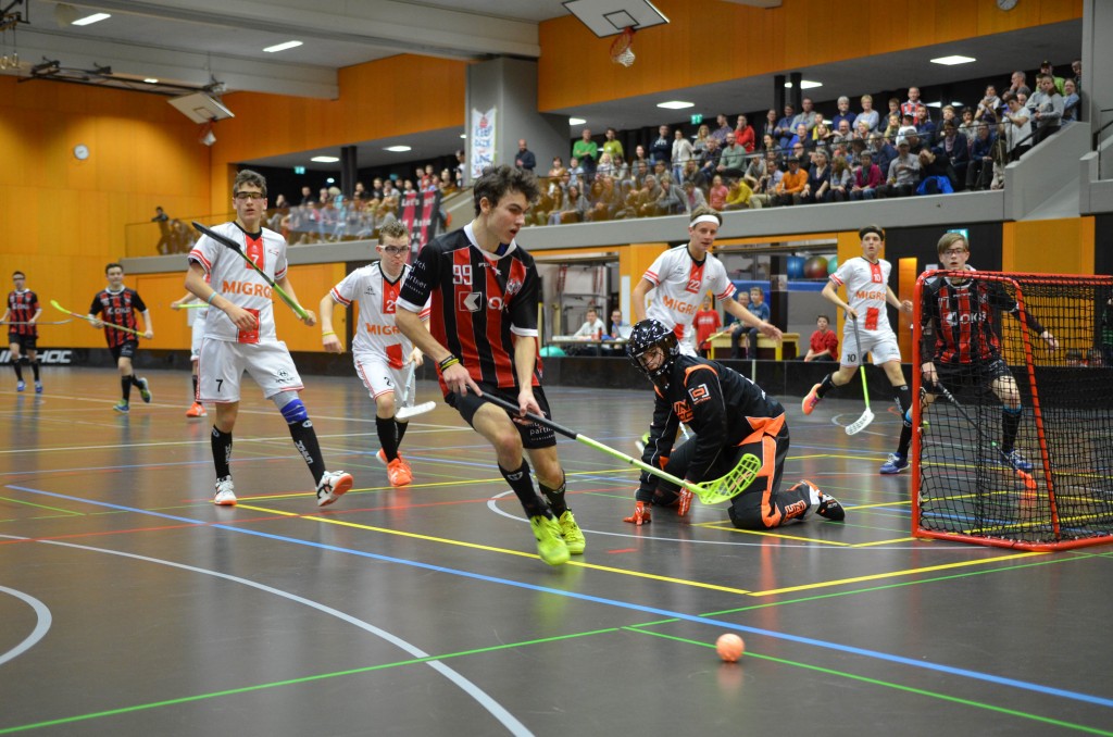 Noah Boschung im Einsatz mit den U16-Junioren gegen Chur Unihockey (Foto: Simon Abächerli)