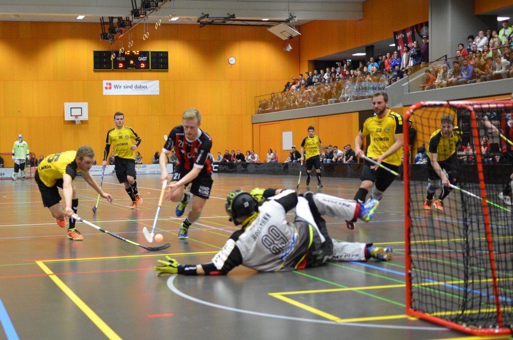 Björn von Rotz scheitert am Davoser Torwart Hartmann (Foto: Simon Abächerli)