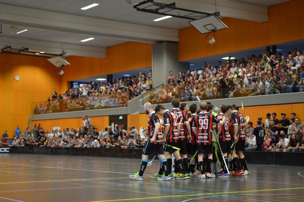 Rekordkulisse in der Sarner Dreifachhalle: Über 1000 Zuschauer waren vor Ort! (Foto: Simon Abächerli)