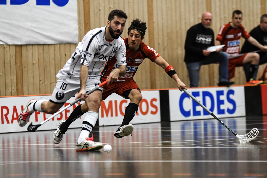 Gianluca Amstutz zieht an Stefan Fischer vorbei (Foto: Simona Beeli)