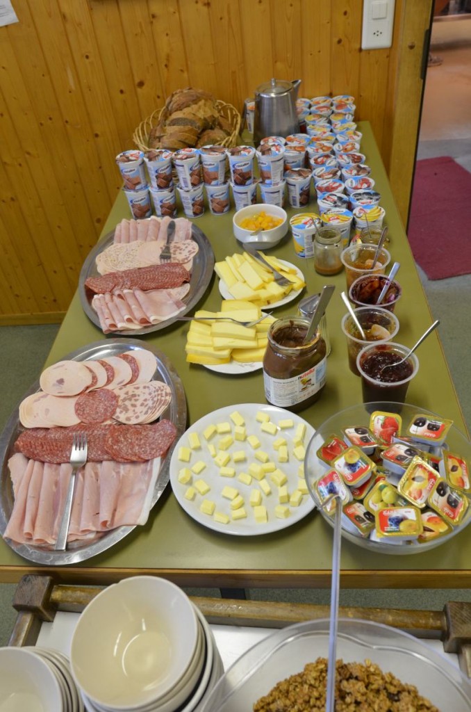 Das Frühstücksbuffet - Energie für einen langen Tag (Foto: Simon Abächerli)