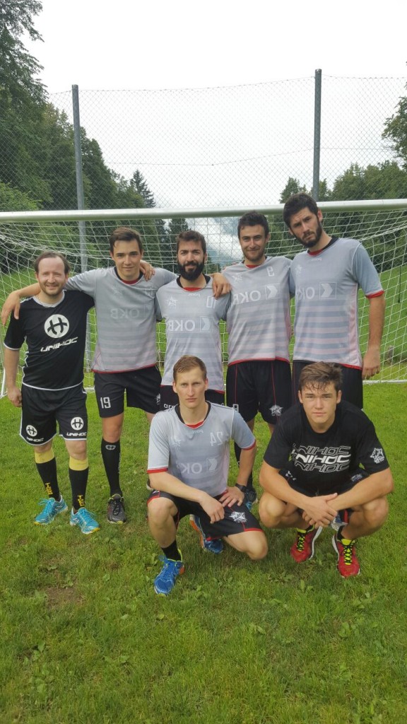 Team weiss: Kouba Rybka, MF Jones von Wyl, Graziano "Gräzu" Amstutz, Valerio Griezmann, Rogo Perztold, H.P. Höltschi, Horny von Wyl (von oben links nach unten rechts)