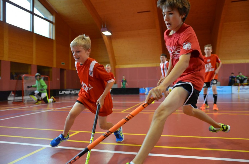 Die Hauptbeschäftigung: Unihockey (Foto: Simon Abächerli)