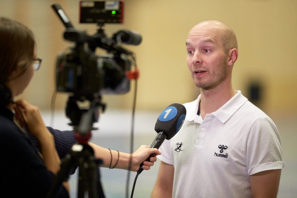 Otto Moilanen beim Interview mit dem Lokalfernsehen Tele 1 (Foto: Michael Peter) 