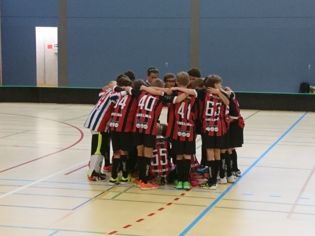 Die U14-Junioren bejubeln den ersten Saisonsieg