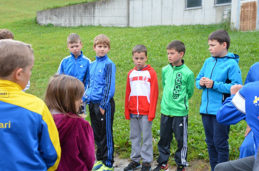 Verschlafene Gesichter am frühen Morgen (Foto: Simon Abächerli)